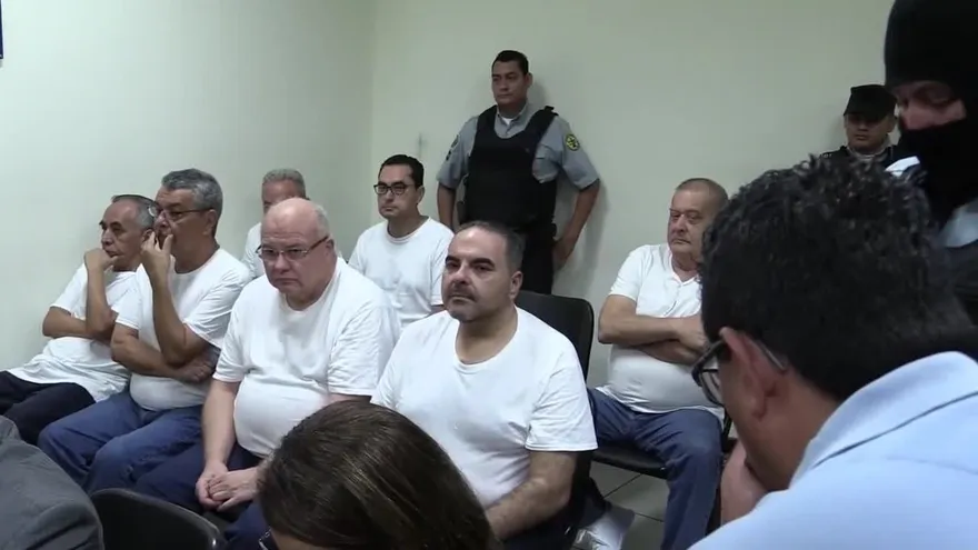 Expresidente salvadoreño Saca desnuda trama de corrupción y confiesa desfalco