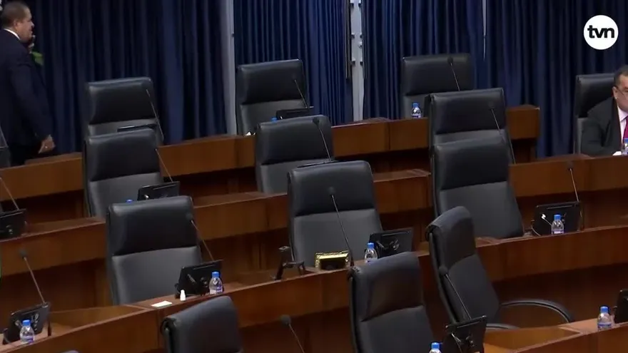 ¿Cuál es la norma para los diputados en medio de primarias en sus colectivos?