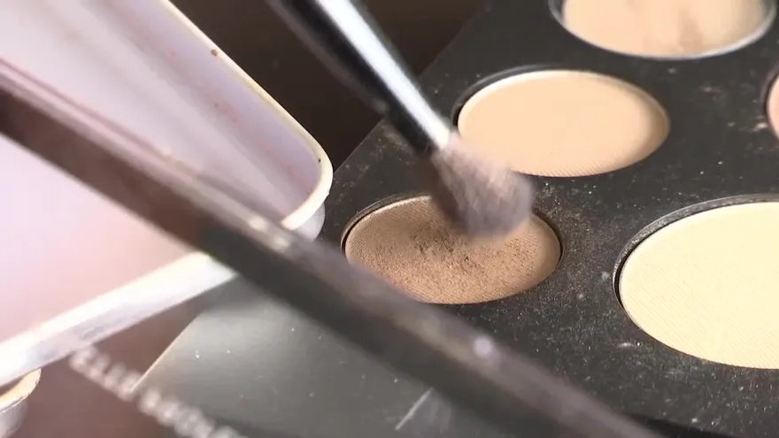 Polémica por prohibición de importación de cosméticos