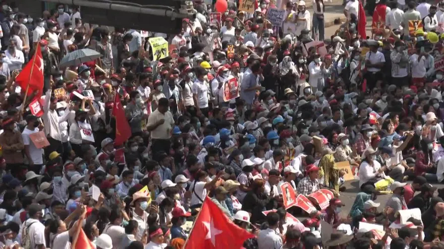 Los manifestantes en Birmania se arriesgan a morir, advierte la junta