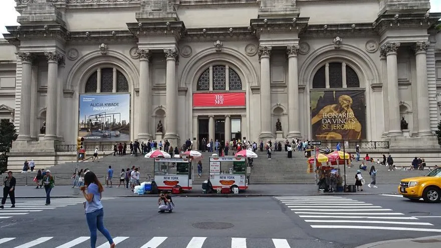 Vista general de la fachada del Museo Metropolitano de Nueva York.