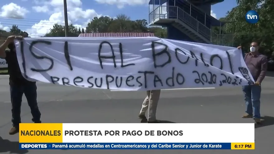 Funcionarios y docentes de la Unachi exigen pago de bonos