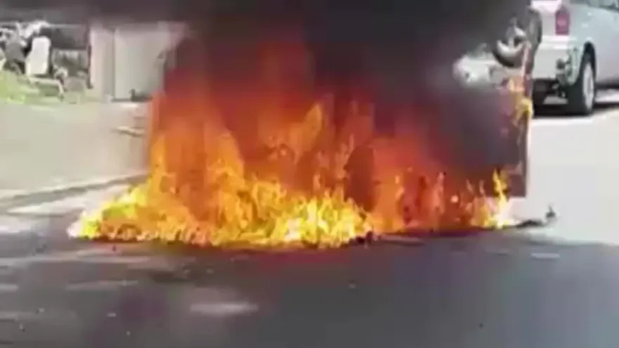 Dos autos incendiados en menos de una semana