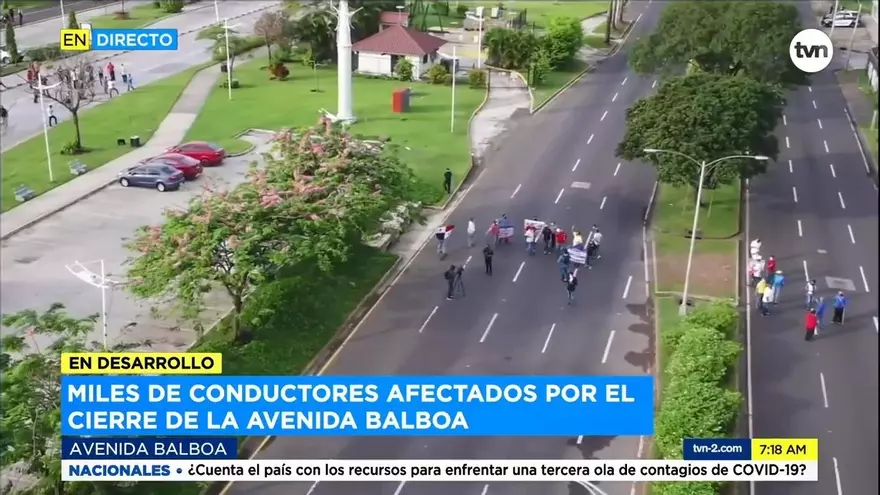 Taxistas protestan y cierran la Avenida Balboa