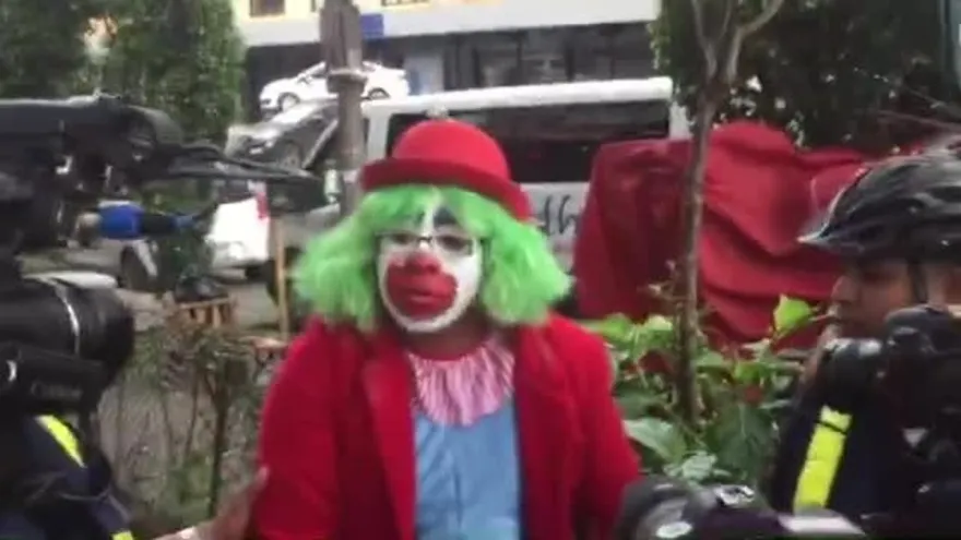 Detienen a hombre vestido de payaso en la Vía España