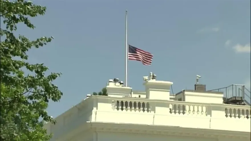 Banderas ondean a media hasta en Estados Unidos