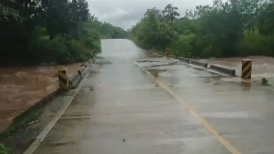 Educadores afectados por lluvias en zonas de difícil acceso