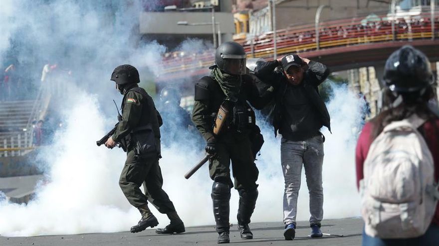 Gobierno interino anuncia diálogo con opositores para frenar crisis en Bolivia