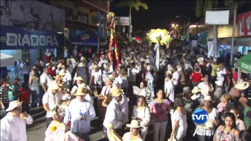 Hecho en Panamá - Desfile de las Mil Polleras