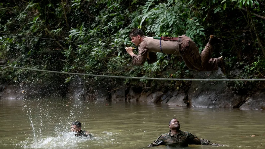Estados Unidos y Panamá realizan curso conjunto de supervivencia en la selva en Colón.