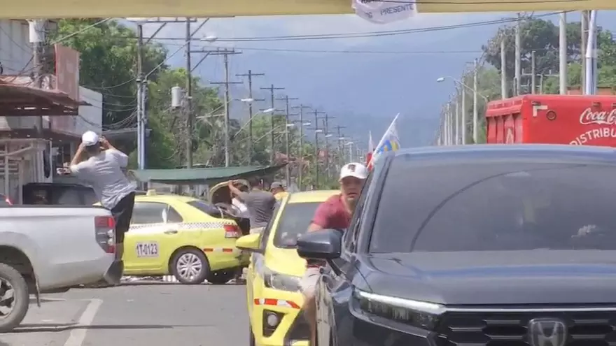 Los bocatoreños piden un alivio a la situación que los mantiene incomunicados y con altos costos de traslado.