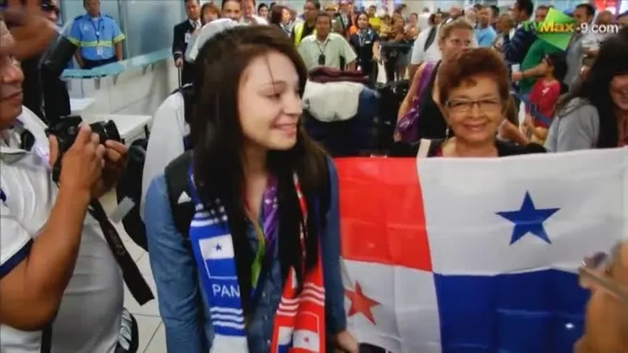 Carolena Cartens fue recibida con su presea de oro