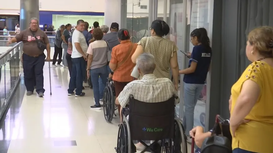 Cepanim| En medio de quejas, MEF atribuye las filas a personas sin cita y acompañantes adicionales