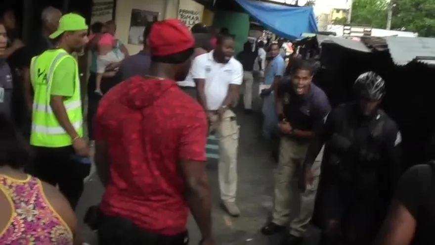 Reacciones ante prohibición de uso de estacionamientos comerciales