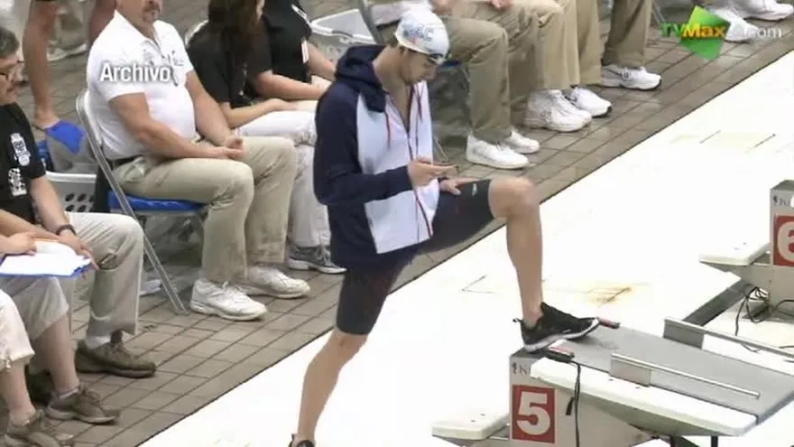 Michael Phelps vuelve a la piscina