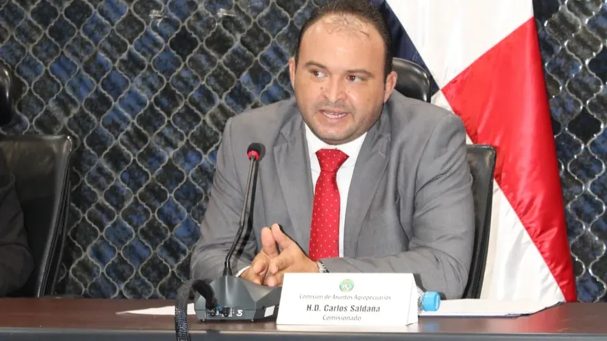 Diputado independiente, Carlos Saldaña.