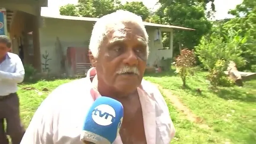 Conductor de camión impacta vivienda