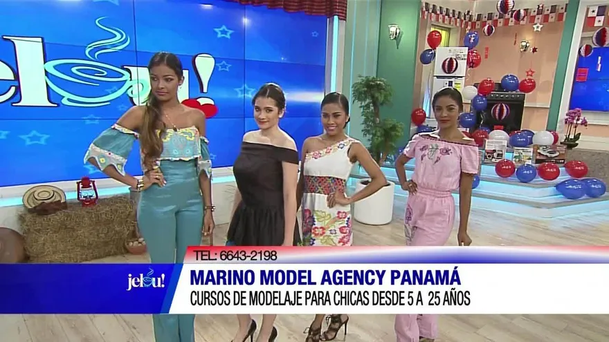 Pasarela de vestidos estilizados