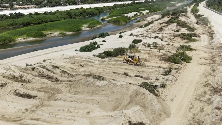 Over 300 evacuated after mudslide blocks Peru highway