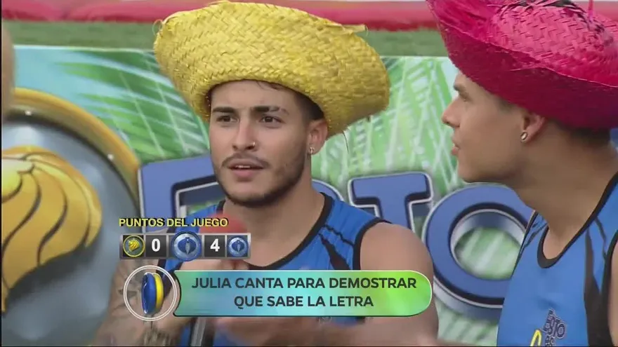 Julia y Joako se enfrentan de tú a tú en Karaoke Flotante