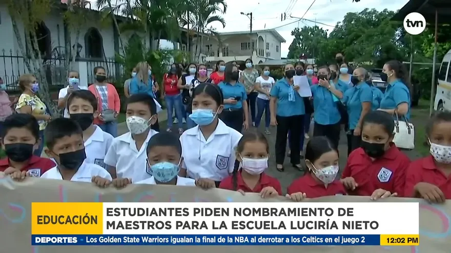 Protestan por falta de docentes en una escuela en Herrera