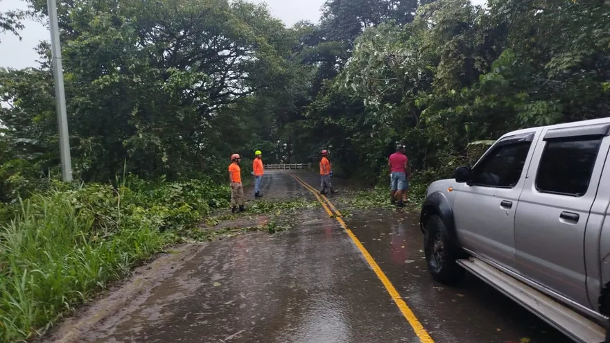 Emergencias atendidas por lluvias en varias provincias del país