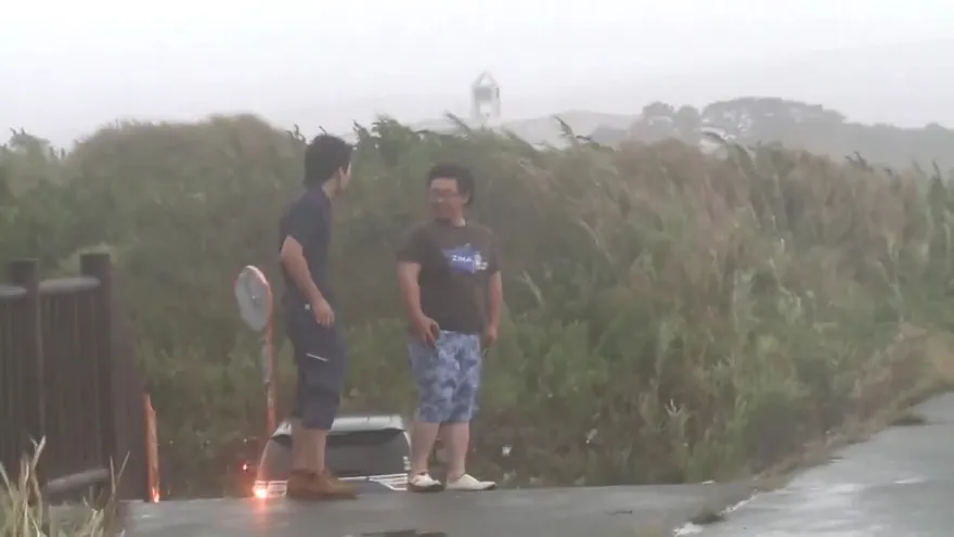 Japón se recupera de la devastación que dejó a su paso el fuerte tifón Jebi