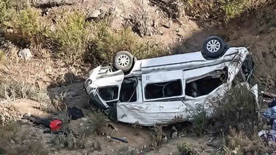 Diez muertos y cuatro heridos al caer una furgoneta a un precipicio en Bolivia