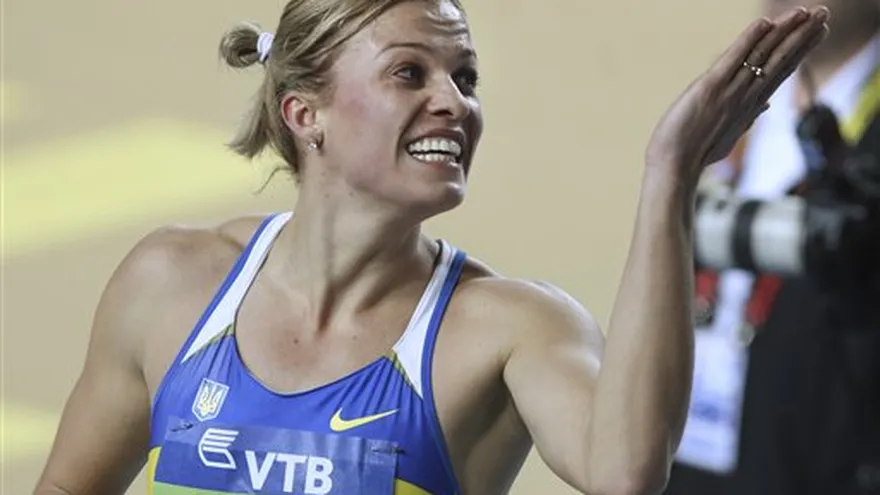 Dobrynska gana oro y fija récord mundial en pentatlón