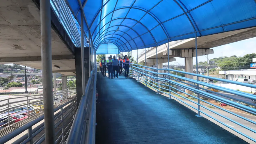 Los encargados del MOP y la Alcaldía realizan inspecciones del puente peatonal de Pan de Azúcar, el Centro Comercial Los Andes y el puente de San Isidro.