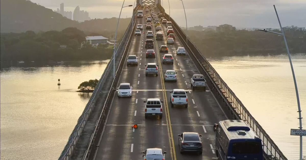 Flujo vehicular se normaliza parcialmente en el puente de las Américas
