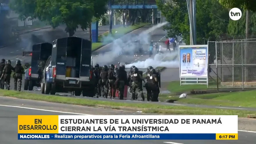Estudiantes de la Universidad de Panamá cierran vía Transístmica