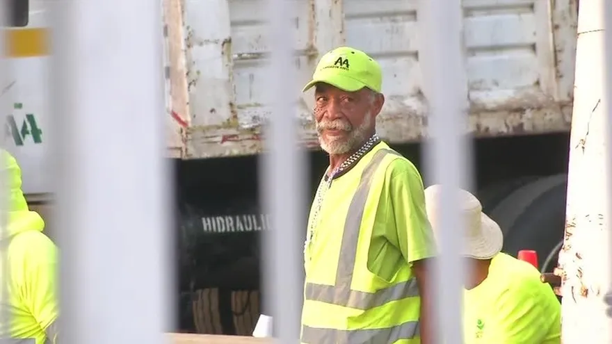 Trabajadores de aseo piden conciencia al botar la basura