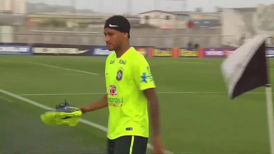 Neymar está de vuelta con la selección de Brasil