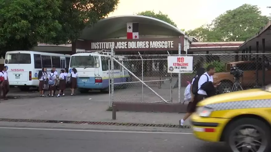 Colegio José Dolores Moscote continúa en paro