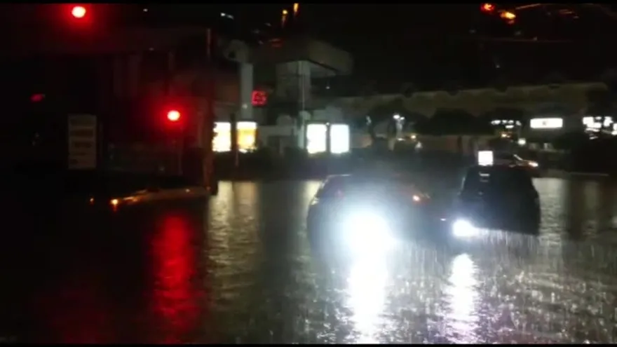 Inundaciones en la capital tras primeras lluvias