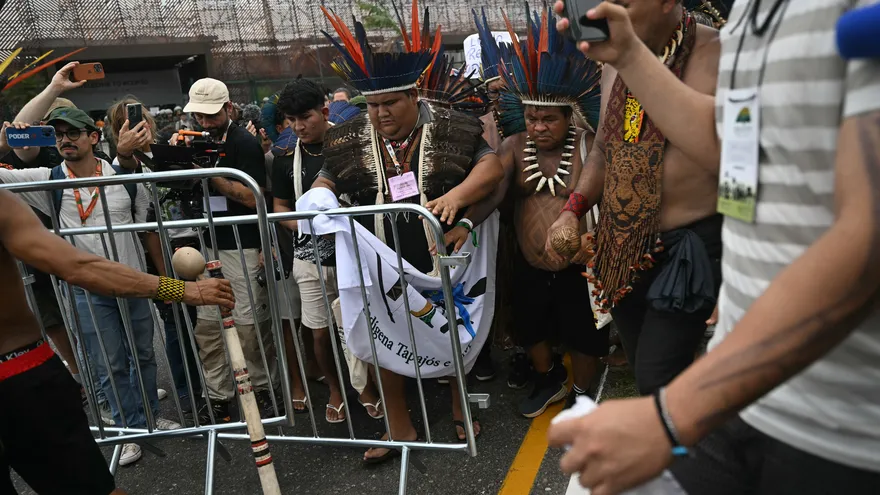 Protesta de indígenas en la Cop30