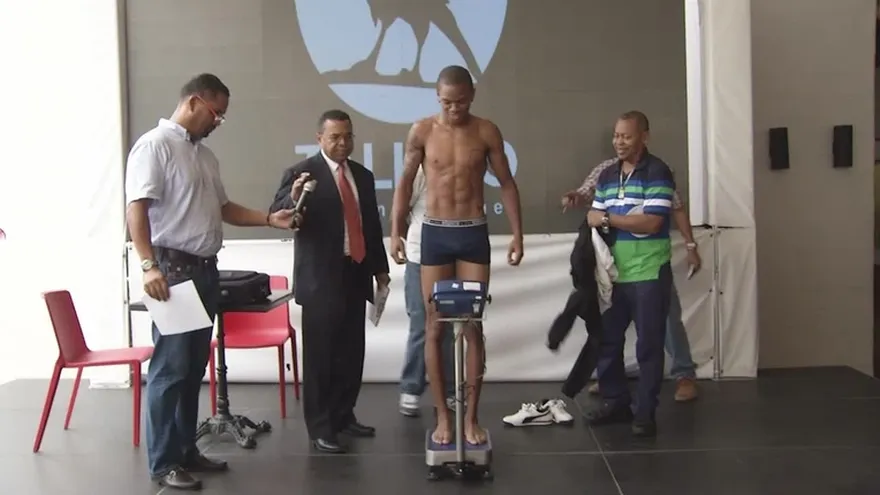 Pesaje oficial de la cartilla 'Wild Boxing Night'