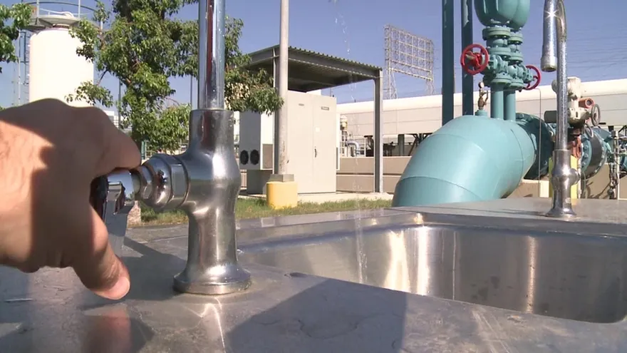 ¿Beberías agua de inodoro reciclada?