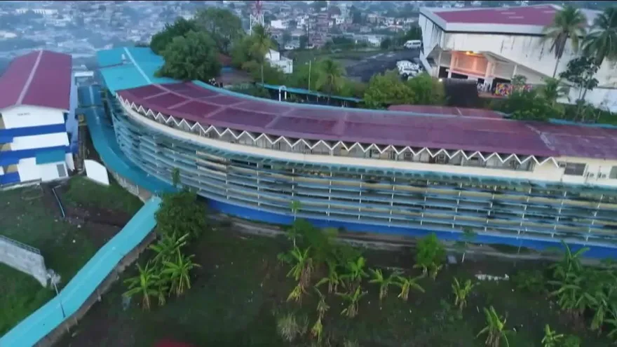 Estudiantes de la escuela Alfredo Cantón, en paro