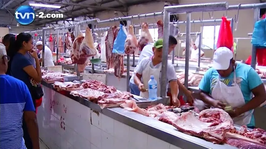 Consumidores denuncian escasez de carnes reguladas por el control de precios