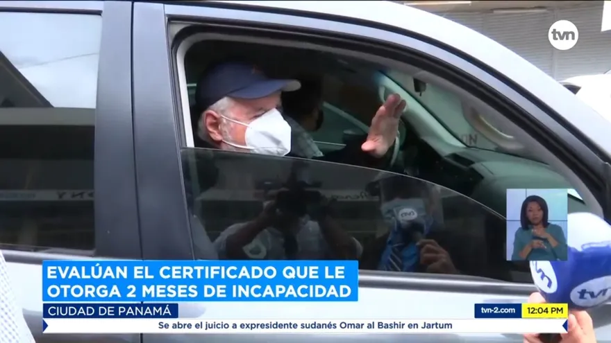 Expresidente Martinelli acude a Medicina Legal