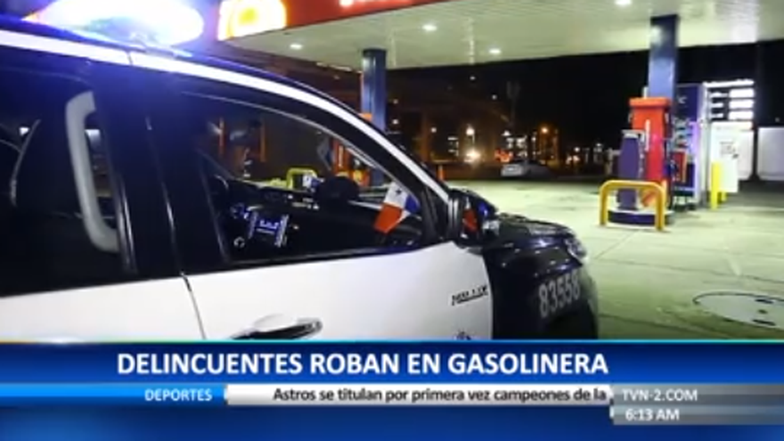 Delincuente roba en una estación de combustible