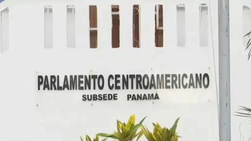 Reacciones a juramentación de los hermanos Martinelli en el Parlacen