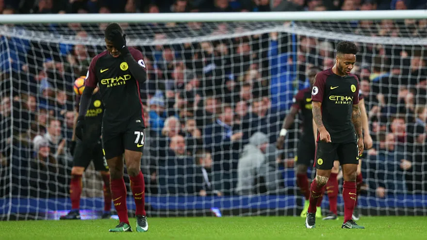 Jugadores del Mánchester City se mostraron frustrados por el resultado ante el Everton