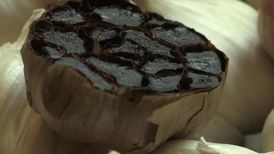 El ajo negro, secreto culinario conquistando franceses