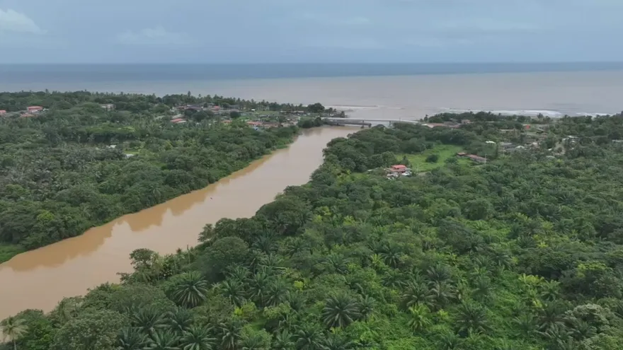Río Indio corre libre hacia el mar Caribe
