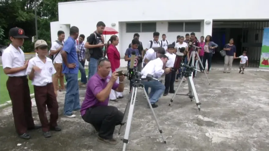 Observan el eclipse en la provincia de Coclé