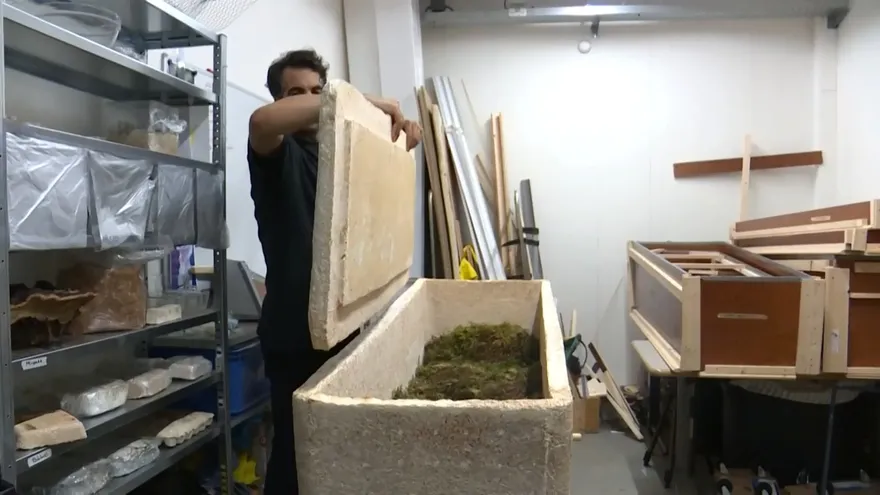 Féretro neerlandés convierte cuerpos en composta