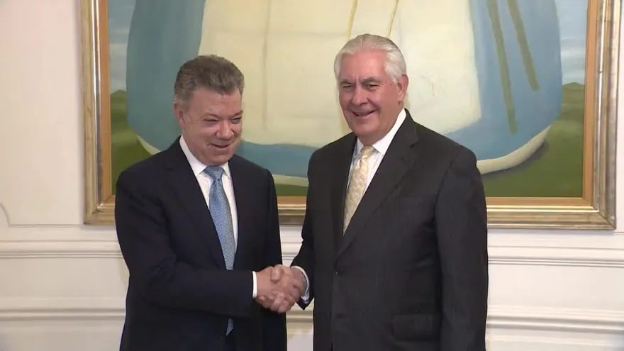 Tillerson toca tema de drogas y ayuda a venezolanos en Colombia